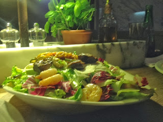 Insalata reef 'n' beef Insalata reef 'n' beef - prawn and beef salad from Germany
