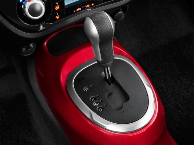 2014 Nissan Juke-gear-shift-style