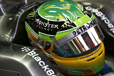 зеленый шлем Льюиса Хэмилтона для Гран-при Бразилии 2013