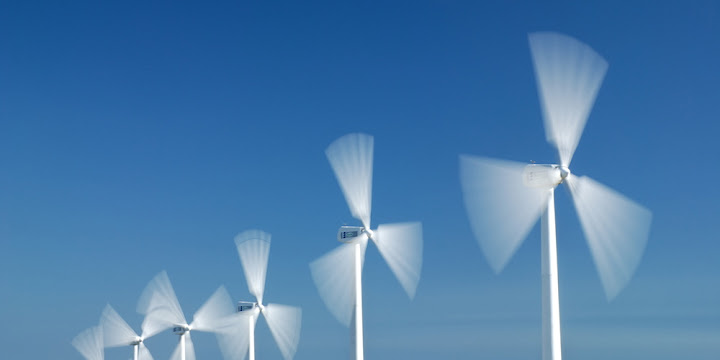 Energia verde: più lavoro, meno inquinamento. Energia verde: più lavoro, meno inquinamento.