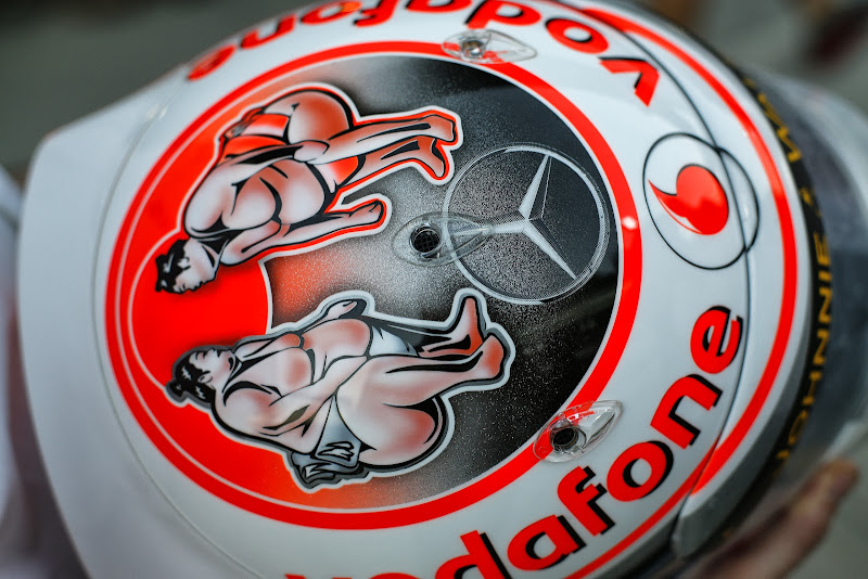 шлем Дженсона Баттона с сумоистами для Гран-при Японии 2013