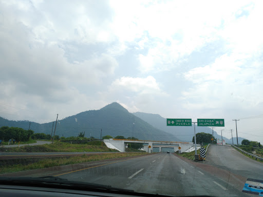 Muelles Universal Autopista, Oriente 34 985, Rincon Chico, 94390 Orizaba, Ver., México, Taller de reparación de remolques | VER