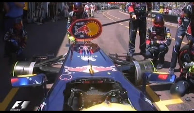 механики Red Bull сидят без резины или пит-стоп Марка Уэббера на Гран-при Монако 2011