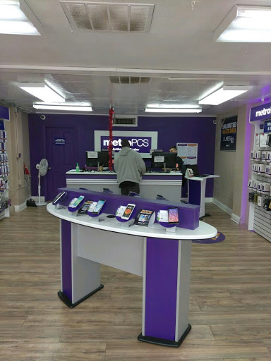 Cell Phone Store «MetroPCS Authorized Dealer», reviews and photos, 2716 E Central Ave, Wichita, KS 67214, USA