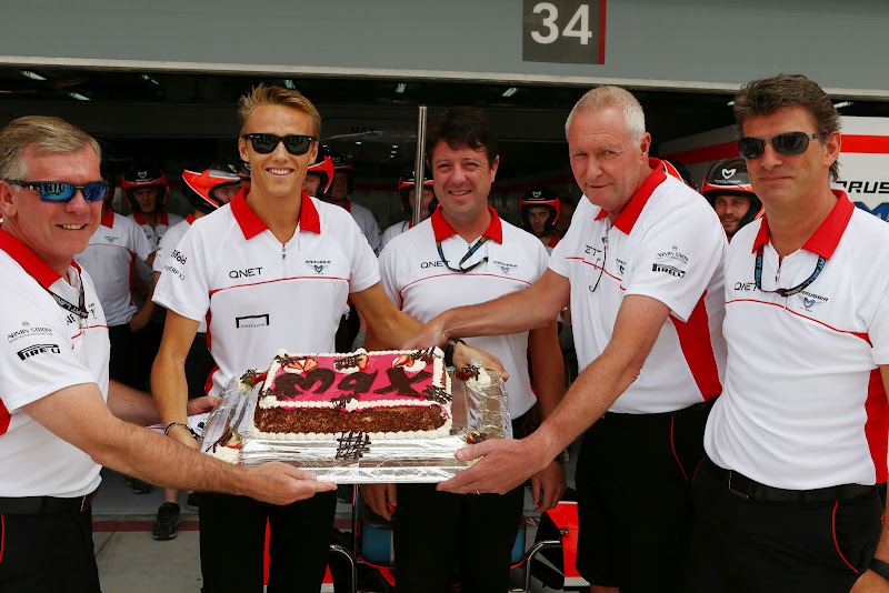 Макс Чилтон празднует день рождения на Гран-при Бахрейна 2013