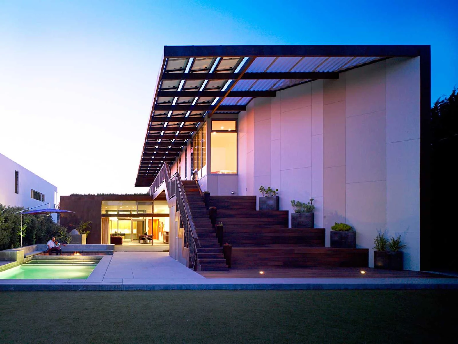 01 Yin-Yang House by Brooks + Scarpa Architects