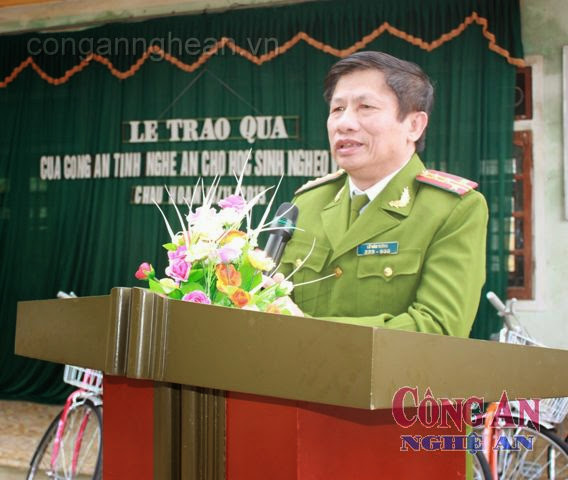 Đại tá Lữ Văn Tường - PGĐ Công an tỉnh phát biểu tại buổi lễ 