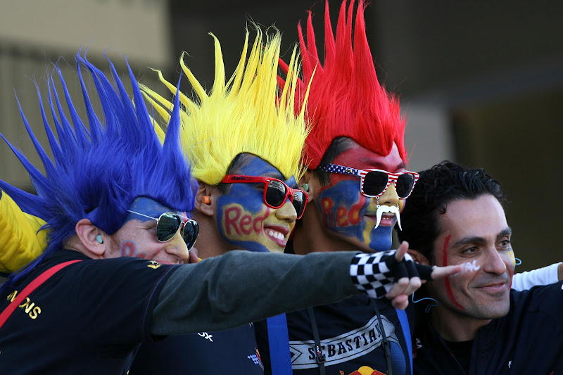 болельщики Red Bull с ирокезами на Гран-при США 2012