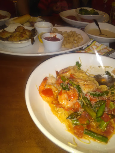 Italian Restaurant «Olive Garden», reviews and photos, 8155 E Washington St, Indianapolis, IN 46219, USA