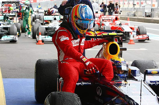 alonso_mirror_red_bull_webber_ger11.jpg