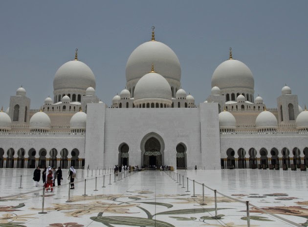 Beautiful Sheikh Zayed Grand Mosque of Abu Dhabi
