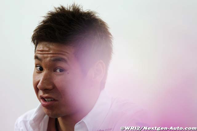 Камуи Кобаяши дает интервью на Гран-при Сингапура 2011