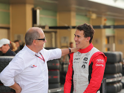 Роберт Уикенс и сотрудник Toro Rosso Яс Марина Гран-при Абу-Даби 2011