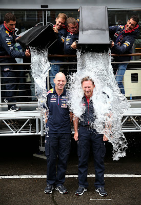Эдриан Ньюи и Кристиан Хорнер обливаются ледяной водой - ALS Ice Bucket Challenge на Гран-при Бельгии 2014