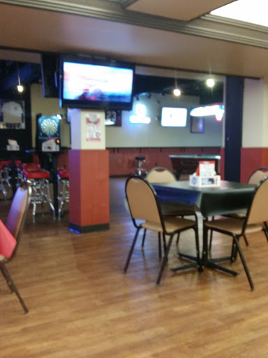 Bar & Grill «Czeckers Sports Bar and Grill», reviews and photos, 407 Walnut St, Yankton, SD 57078, USA