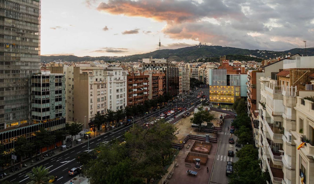 Catalan Institute of Economists by Roldán Berengué