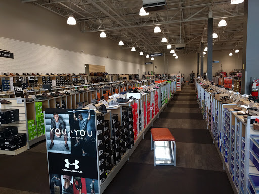 Shoe Store «DSW Designer Shoe Warehouse», reviews and photos, 276 New Britain Ave, Plainville, CT 06062, USA