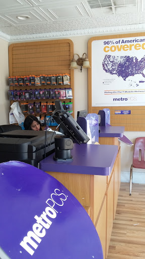 Cell Phone Store «MetroPCS Authorized Dealer», reviews and photos, 118 High St, Clinton, MA 01510, USA