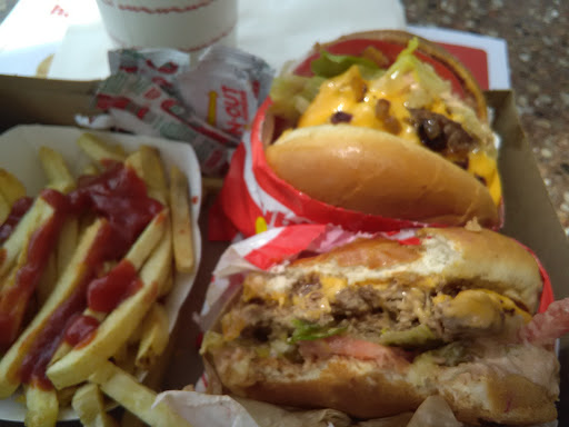 Hamburger Restaurant «In-N-Out Burger», reviews and photos, 6634 Clay St, Riverside, CA 92509, USA