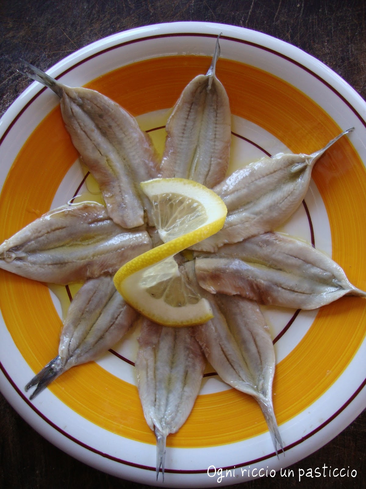 Ogni riccio un pasticcio - Blog di cucina: Alici marinate - Home made &  differenze tra alici, acciughe e sardine