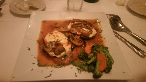 Italian Restaurant «Cafe Il Villaggio», reviews and photos, 35 Deer Park Ave, Babylon, NY 11702, USA