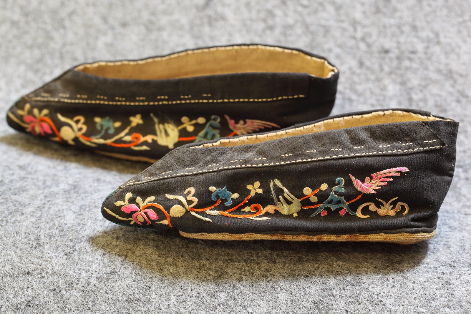 enticz Lotus Shoes Foot Binding