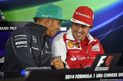 Льюис Хэмилтон и Фернандо Алонсо на пресс-конференции в четверг на Гран-при Китая 2014