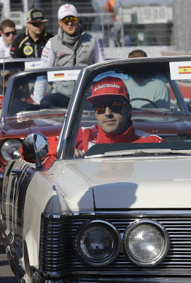 Фернандо Алонсо впереди Михаэля Шумахера и Кими Райкконена на параде пилотов Гран-при США 2012