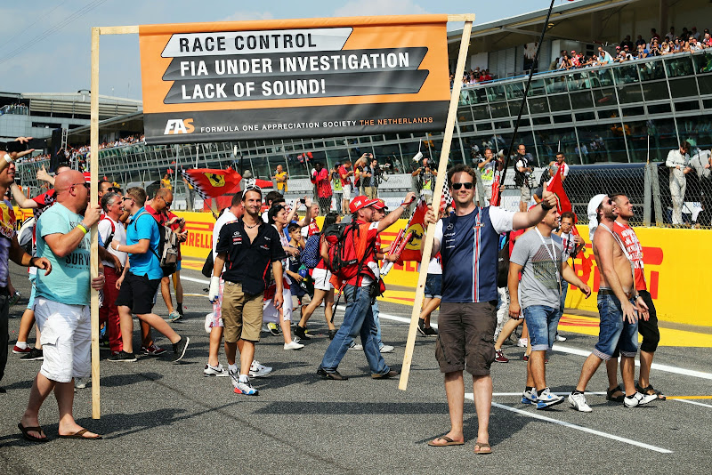 болельщики негодуют по поводу звука моторов на Гран-при Италии 2014