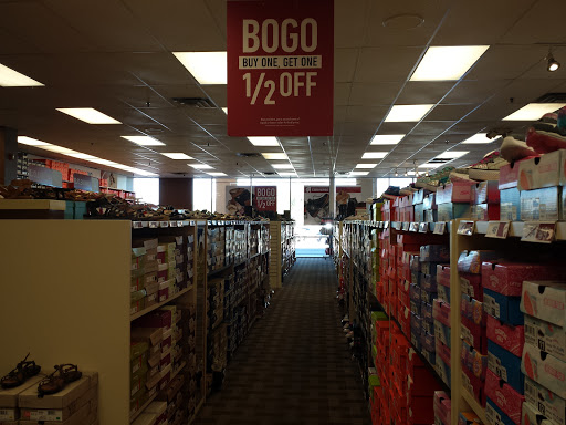 Shoe Store «Famous Footwear», reviews and photos, 8085 W Bell Rd, Peoria, AZ 85382, USA