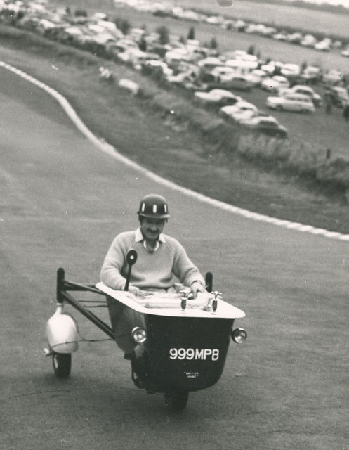 Грэм Хилл за рулем гоночной ванны Bathtub на Нюрбургринге на Гран-при Германии 1962