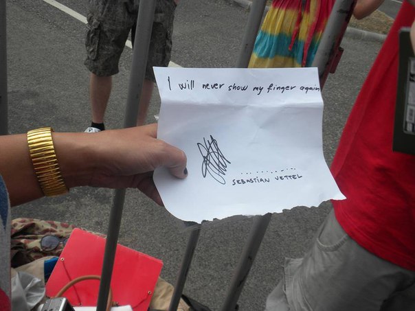 Себастьян Феттель подписался больше никогда не показывать палец - автограф болельщицы на Гран-при Венгрии 2013