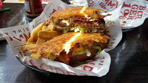Hamburger Restaurant «Red Robin Gourmet Burgers», reviews and photos, 2770 Naglee Rd, Tracy, CA 95376, USA