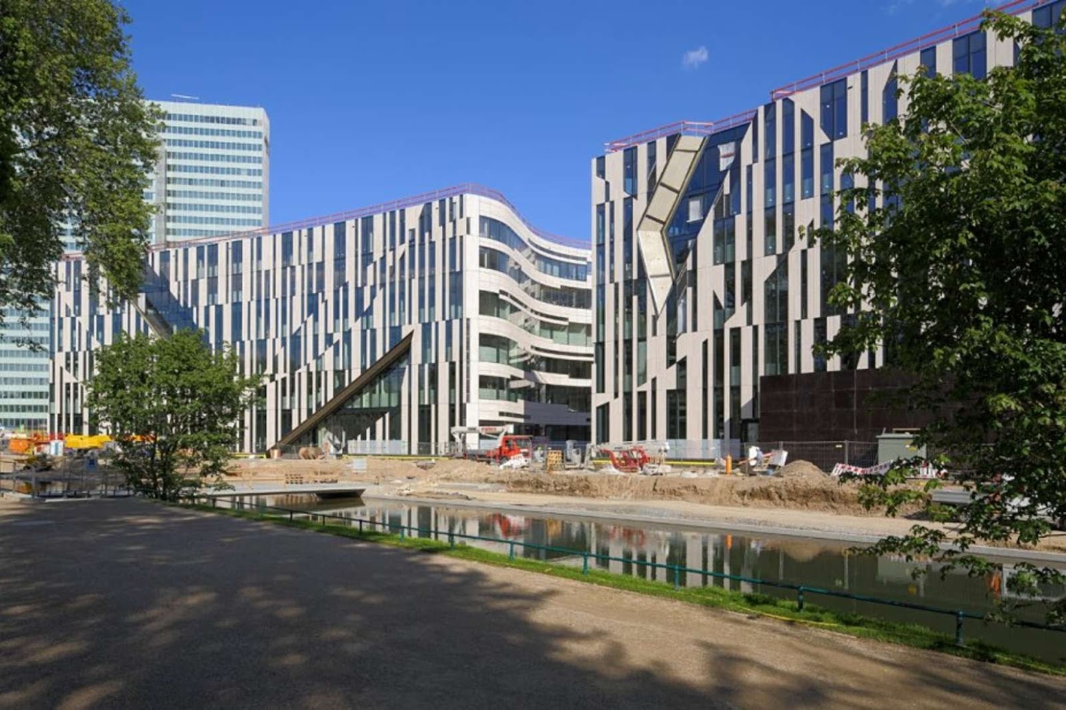 Kö Bogen by Daniel Libeskind