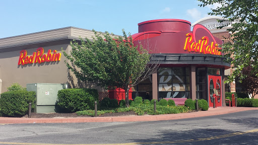 Hamburger Restaurant «Red Robin Gourmet Burgers», reviews and photos, 12300 Jefferson Ave #104, Newport News, VA 23602, USA