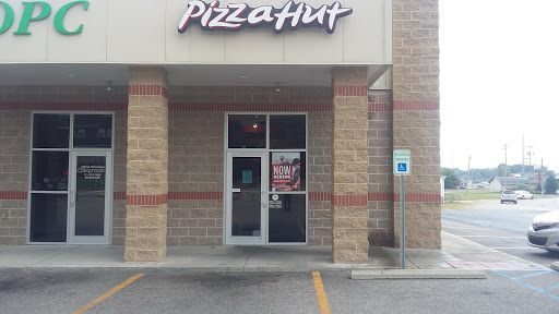 Pizza Restaurant «Pizza Hut», reviews and photos, 701 N Main St, Huntingburg, IN 47542, USA