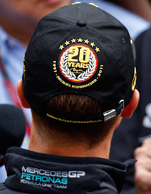 кепка Михаэля Шумахера на Гран-при Бельгии 2011 вид сзади
