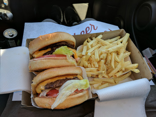 Hamburger Restaurant «In-N-Out Burger», reviews and photos, 30780 Russell Ranch Rd, Westlake Village, CA 91362, USA