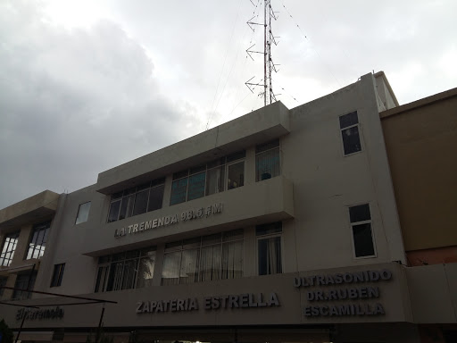LA TREMENDA 98.5 LA FM DE FRESNILLO, Obelisco, Centro, Fresnillo, Zac., México, Emisora de radio | ZAC