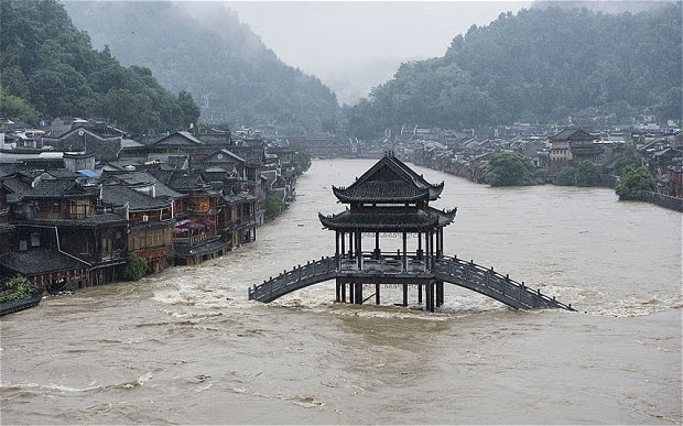Ancient Chinese town's Ming dynasty buildings under water Ancient Chinese town's Ming dynasty buildings under water