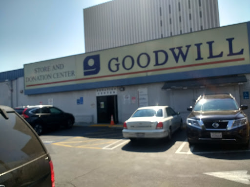 Thrift Store «Goodwill - Sherman Oaks», reviews and photos, 14760 Ventura Blvd, Sherman Oaks, CA 91403, USA