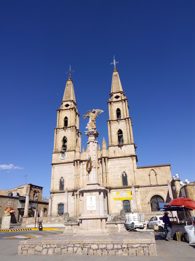 Parroquia de Nuestra Señora de Guadalupe, Calle Hidalgo, Centro, 47980 Degollado, Jal., México, Lugar de culto | JAL