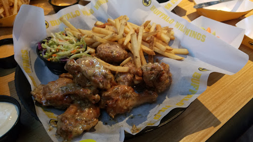 Chicken Wings Restaurant «Buffalo Wild Wings», reviews and photos, 1121 E North Ave, Belton, MO 64012, USA