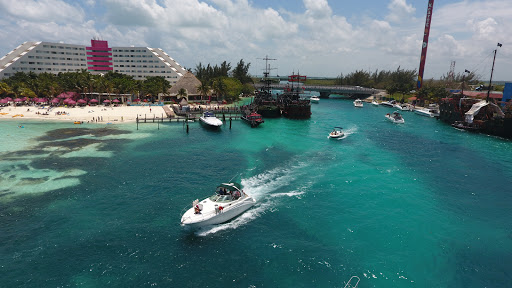 Cancun Boats, Catamarans & Yachts Rental, Punta Nizuc - Cancún 88, Zona Hotelera, 77500 Cancún, Q.R., México, Compraventa de yates | QROO