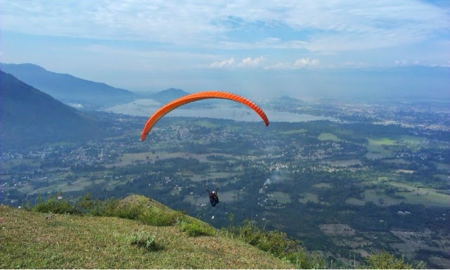 paragliding astanmarg adventure kashmir srinagar india sports