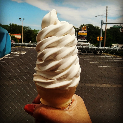 Ice Cream Shop «Frosty Freez», reviews and photos, 496 E Main Rd, Middletown, RI 02842, USA
