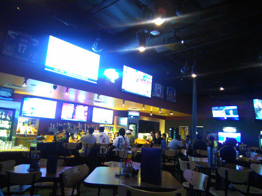 Chicken Wings Restaurant «Buffalo Wild Wings», reviews and photos, 3615 Midway Dr, San Diego, CA 92110, USA