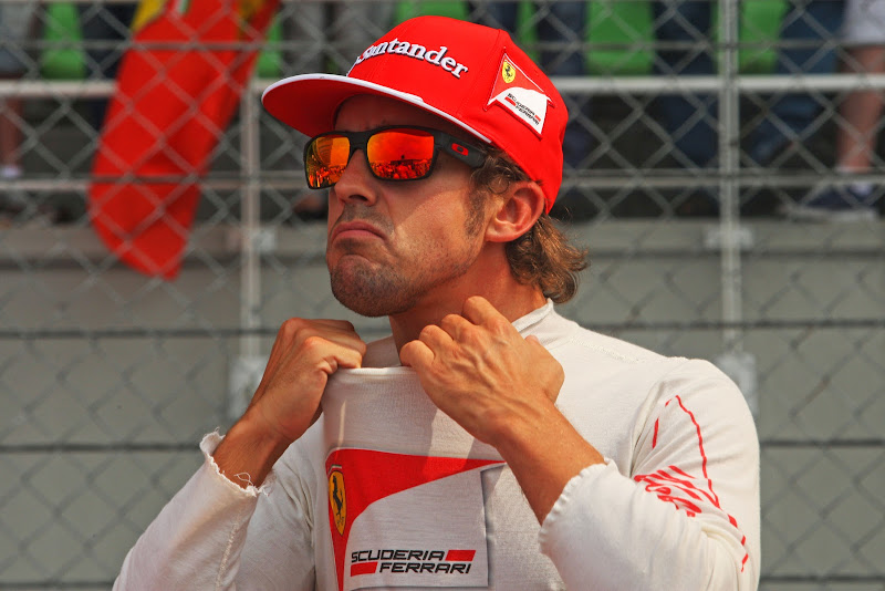 Фернандо Алонсо в условиях жары на Гран-при Малайзии 2014