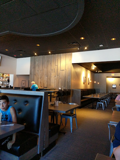 Restaurant «The Pitch Pizza & Pub», reviews and photos, 2924 E Sunshine St, Springfield, MO 65804, USA