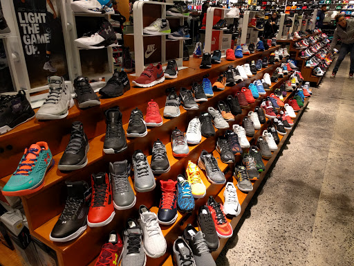 Sporting Goods Store «Champs Sports», reviews and photos, 433 W Farms Mall, Farmington, CT 06032, USA